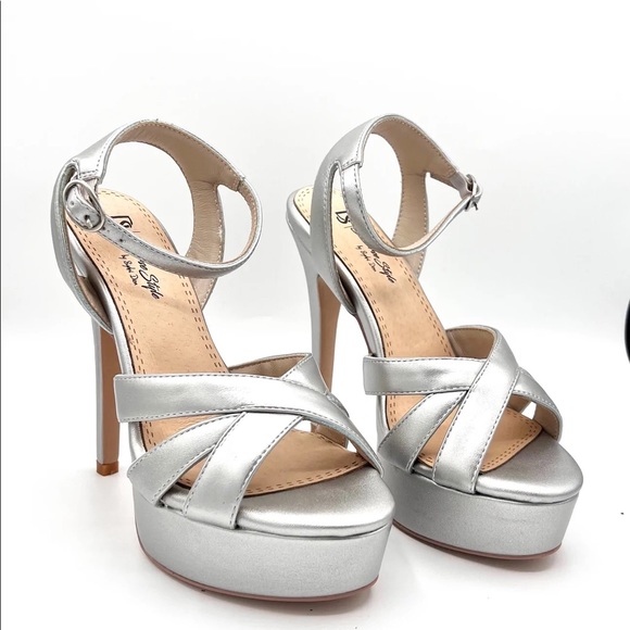 Diverse Style Platform Silver Heels size 8 style sold out - Picture 1 of 6